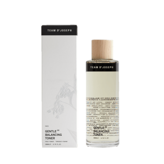 Gesichtstoner in stilvoller Flasche mit Verpackung